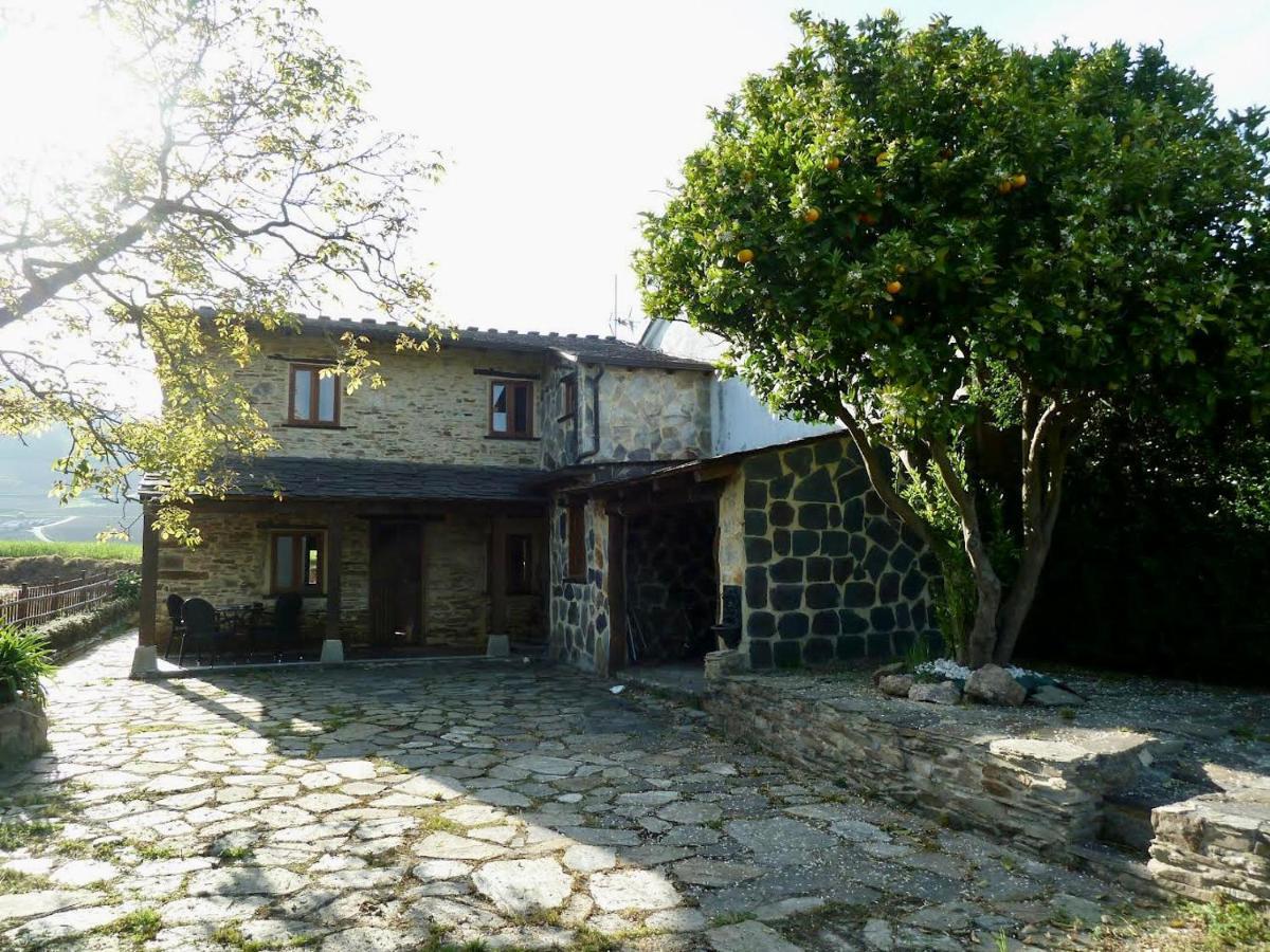 Casita Feliz Entre Montanas Y Cerca Del Mar Villa Trabada Екстериор снимка