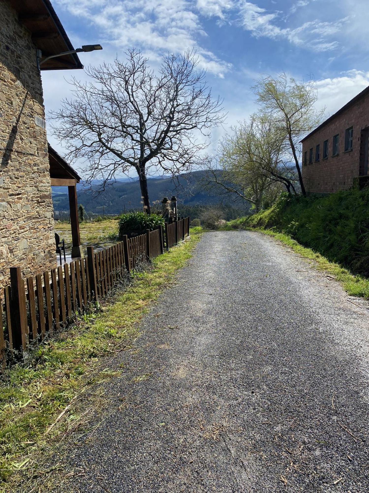 Casita Feliz Entre Montanas Y Cerca Del Mar Villa Trabada Екстериор снимка