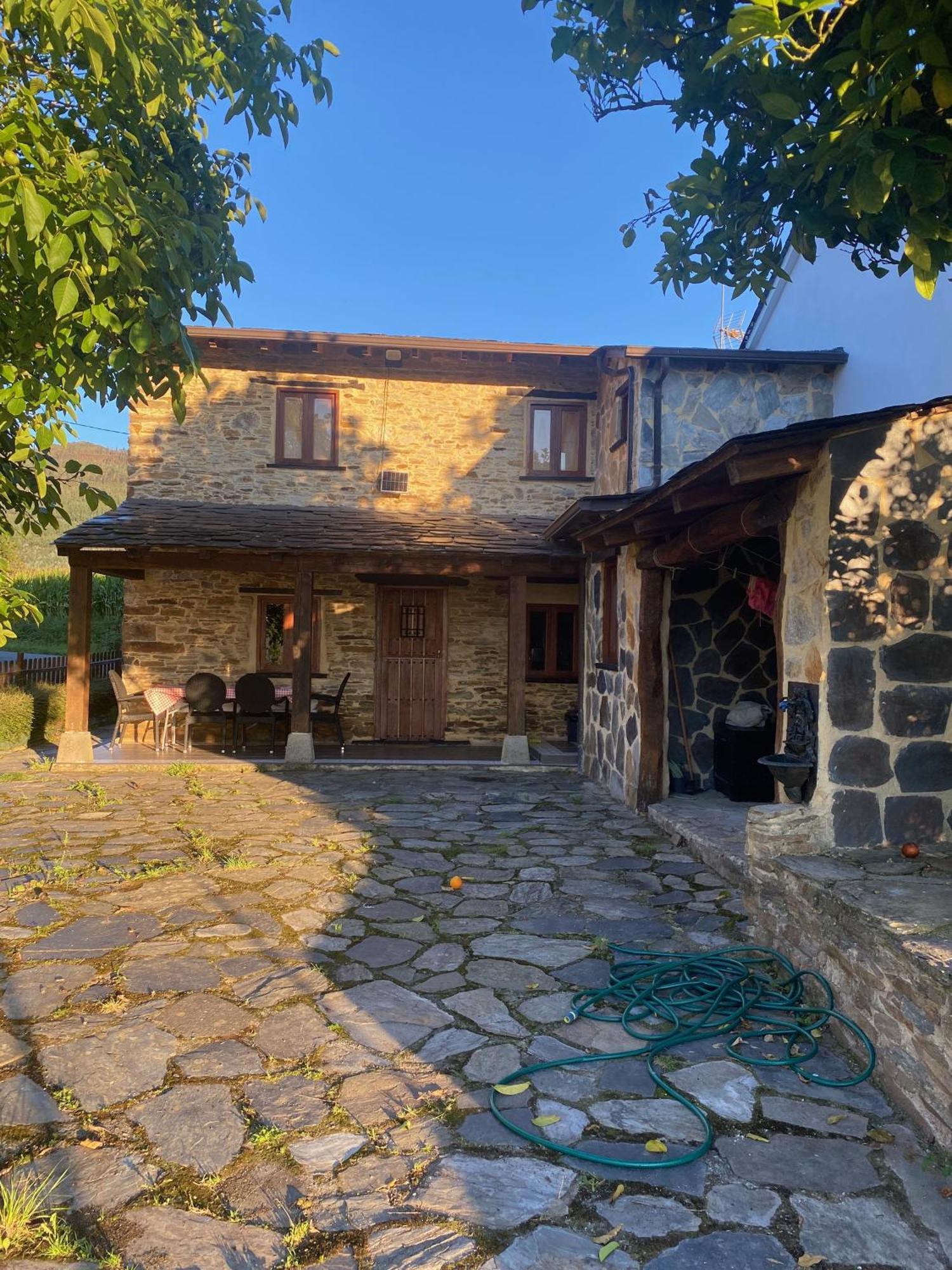 Casita Feliz Entre Montanas Y Cerca Del Mar Villa Trabada Екстериор снимка